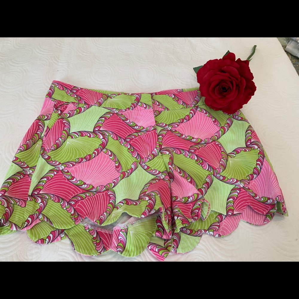 Crown&ivy Scalloped Shorts